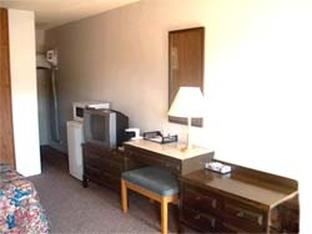 Sainte-Catherine Knights Inn St Catharines On מראה חיצוני תמונה